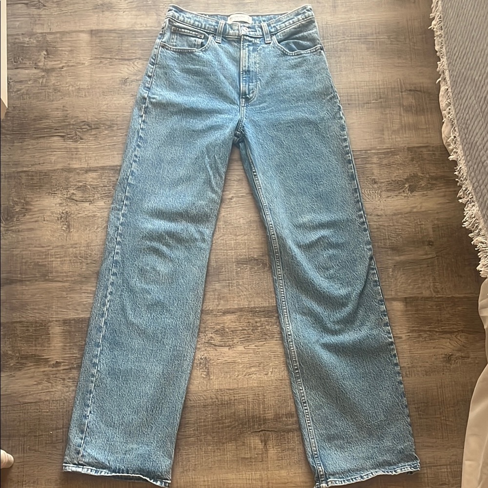 Abercrombie & Fitch The ‘90s High Rise Relaxed Jean